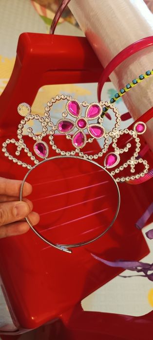 Diademe modele frumoase din plastic sau metal , pentru fetițe