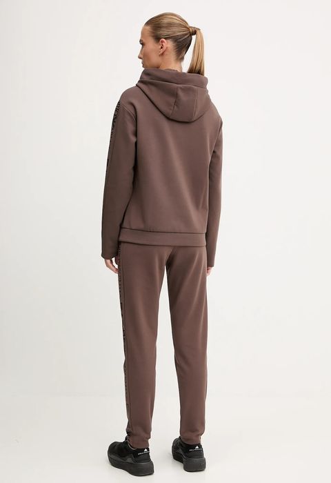 Анцуг ЕА7 Emporio Armani

EAT EMPORIO ARMANI

Текуща