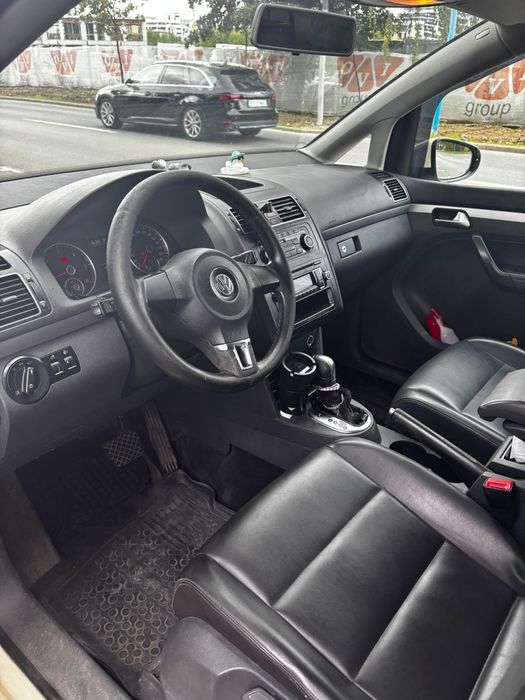 Vând Volkswagen Touran 1.6 TDI, cutie automată DSG, an fabricație 2013