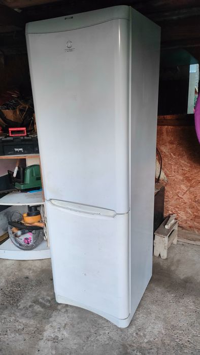 Frigider Indesit tip Combina Frigorifica cu congelator