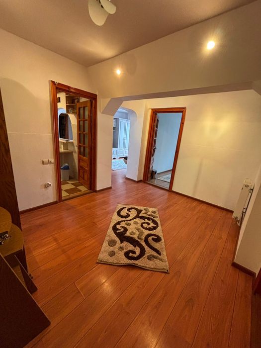 Apartament cu 3 camere
