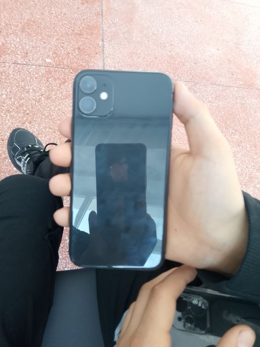 Продам IPhone11 в хорошом состоянию