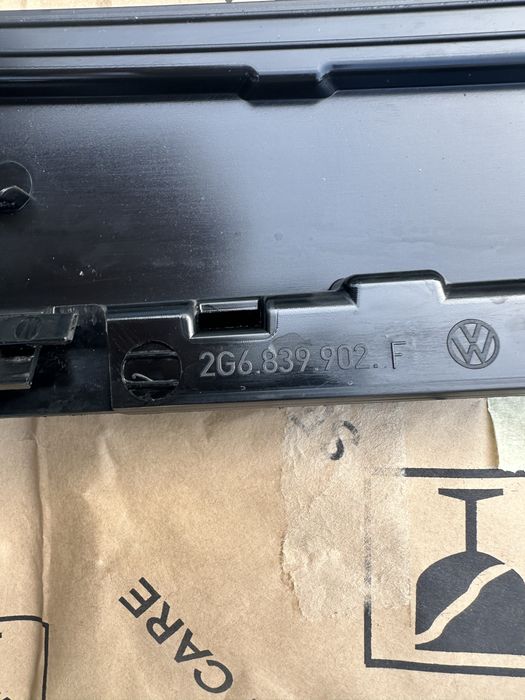 VW Polo 2018 лява и дясна лайсна на вратата НОВИ ОЕ