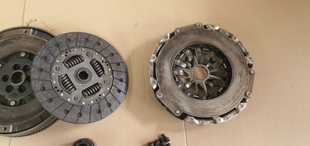 Kit ambreiaj luk volanta masa dubla 2.0 1.9 tdi BLB BRE BRD BPW AVF BGW audi a4 b7  audi a4 b6 audi a6 c6 passat b5.5
