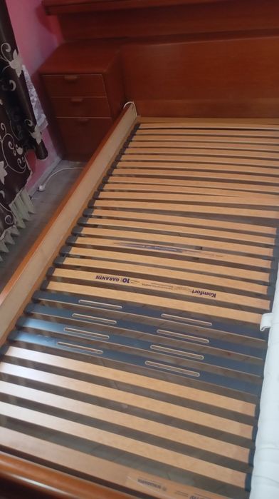 Pat dublu matrimonial reglabil la cap 2 saltele 2 noptiere