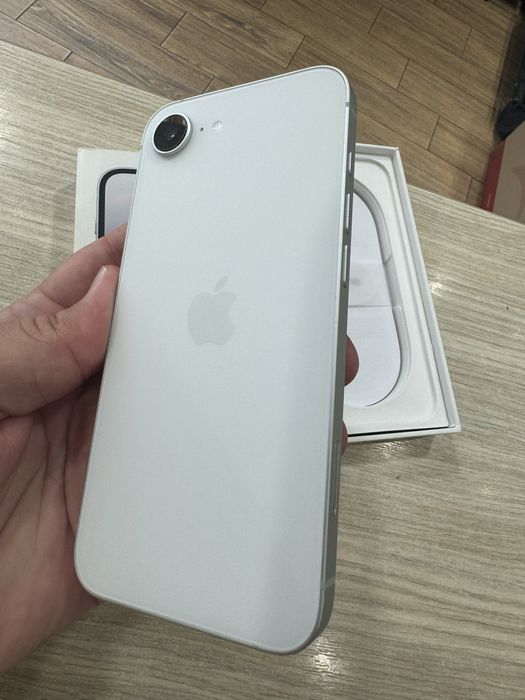 iPhone 16e 128gb alb baterie 100%