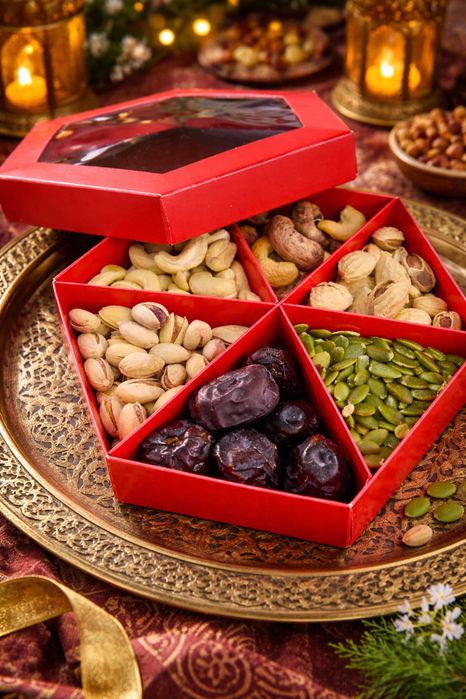 Орехи в подарочных боксах