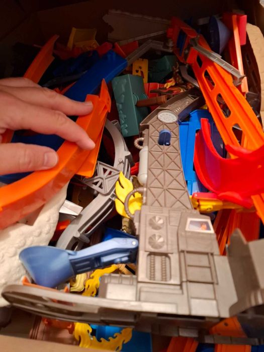 Писти и части от писти Hot Wheels, 100€
