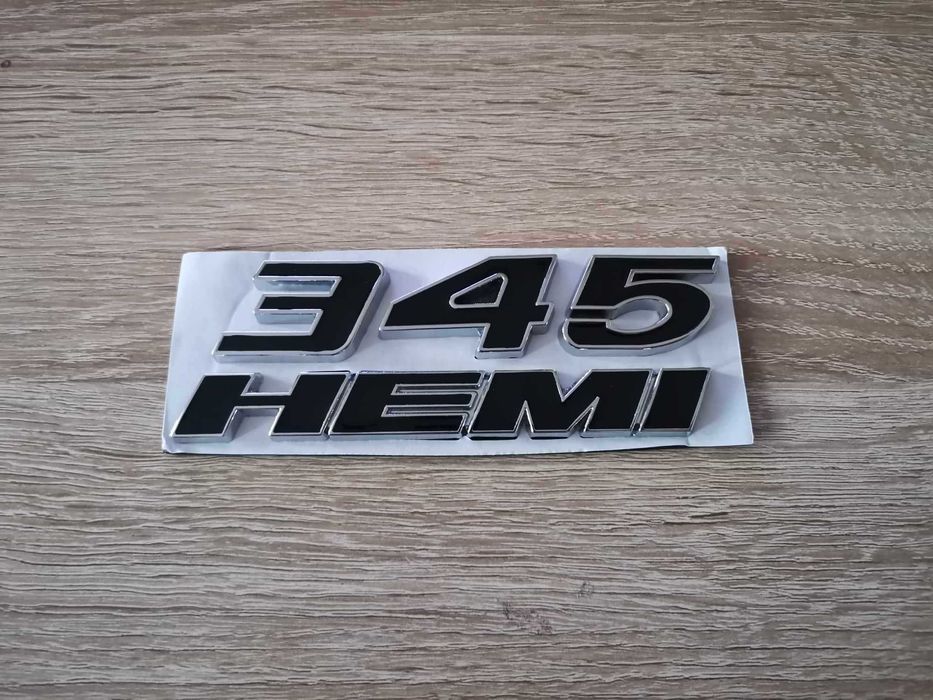 345 HEMI черна емблема