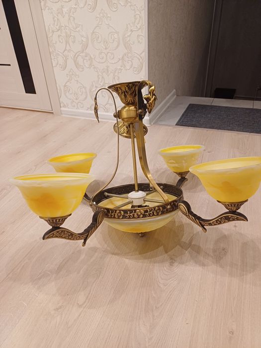 Люстра четырехрожковая