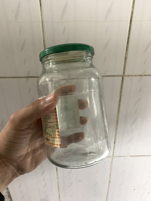 1 литр банкалар сотилади. Холати янги.