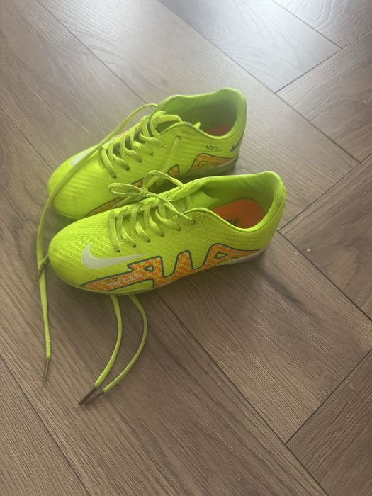 футбольные бутсы Nike