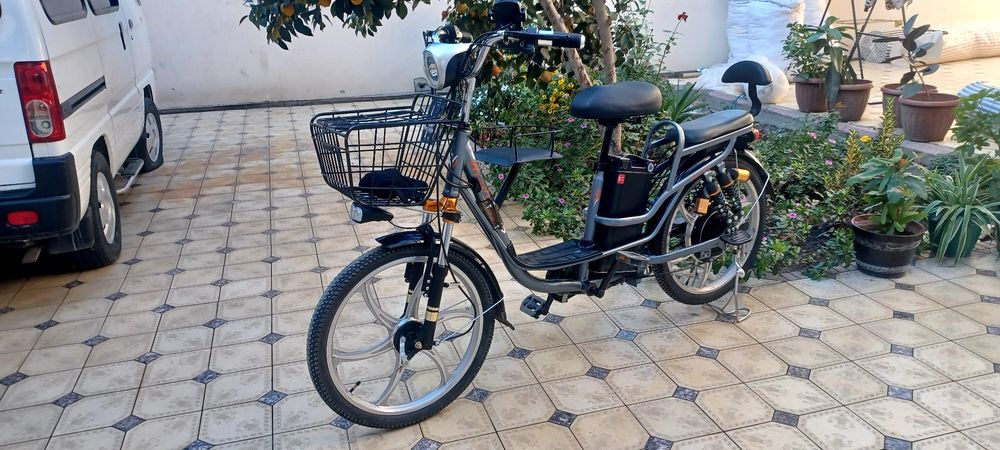 Veloskuter sotiladi srochni