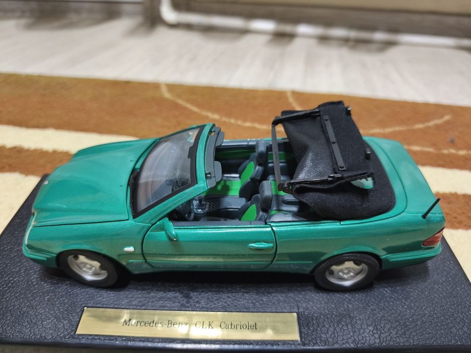 Macheta auto  Anson 1:18 - Mașină decapotabilă - Mercedes Benz CLK 320 Cabriolet - Cu acoperiș din material textil adevărat care se deschide.