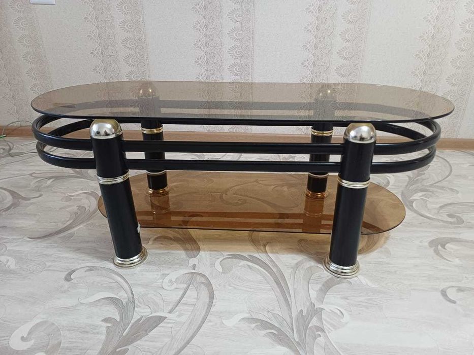 Продается телевизор, есть подставка