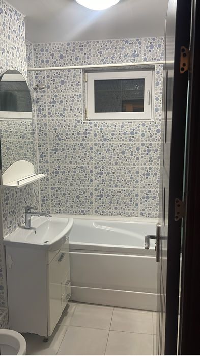 Închiriez apartament 3 camere decomandat – Tomis Nord | 80 mp | Centrală proprie | Disponibil imediat
