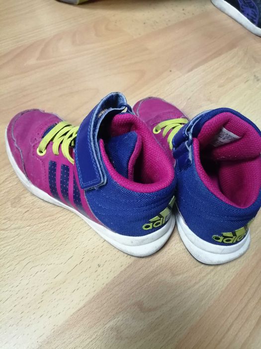 Четири чифта детски обувки за 20лв.