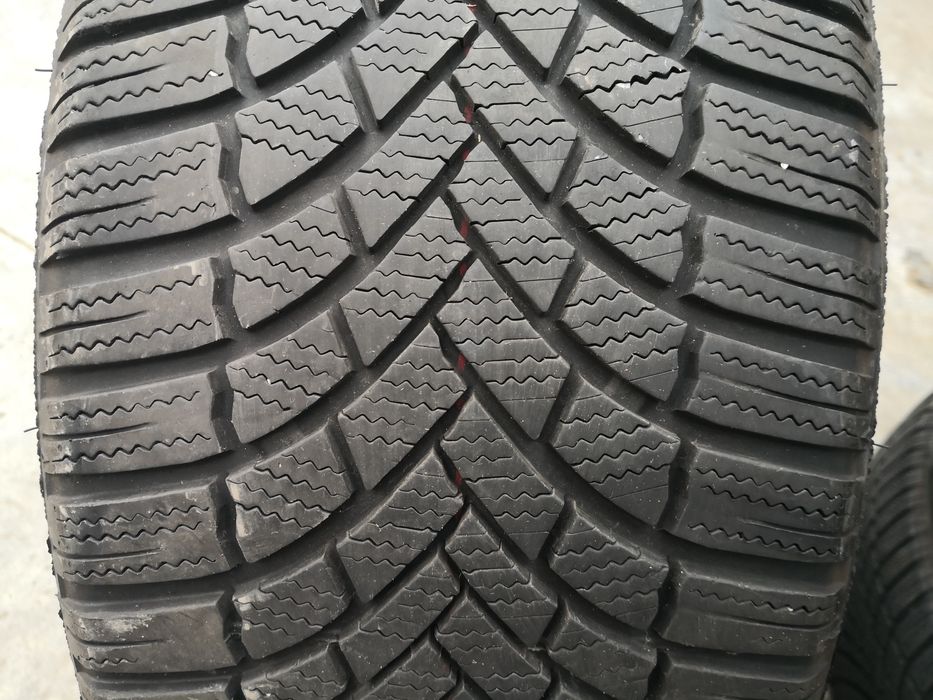 225 40 18 цола гуми Bridgestone dot 23 2 броя