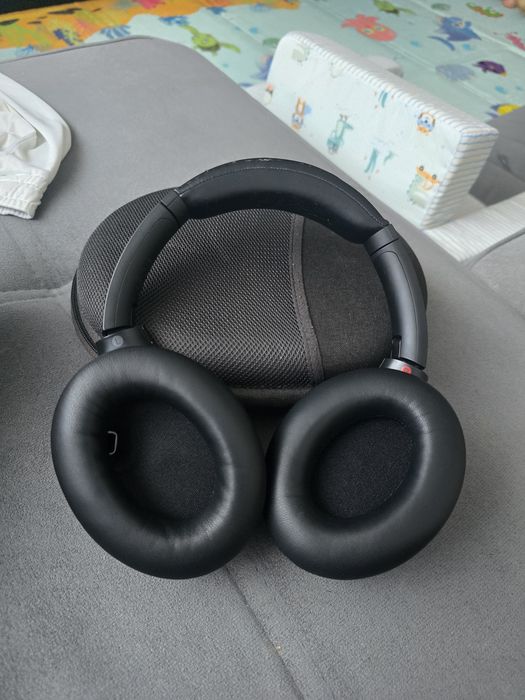 Casti Sony WH-1000XM4 ca noi