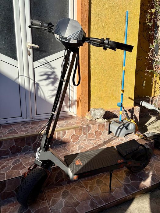 Vând trotineta kukirin g4