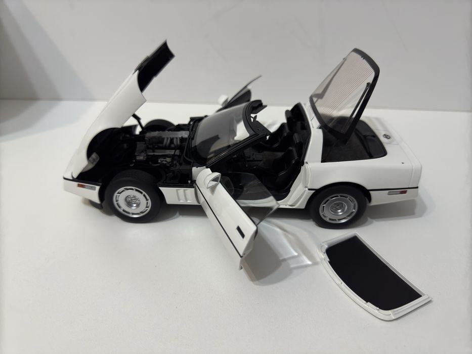 Модель 1/18 масштаб ( AUTOart )