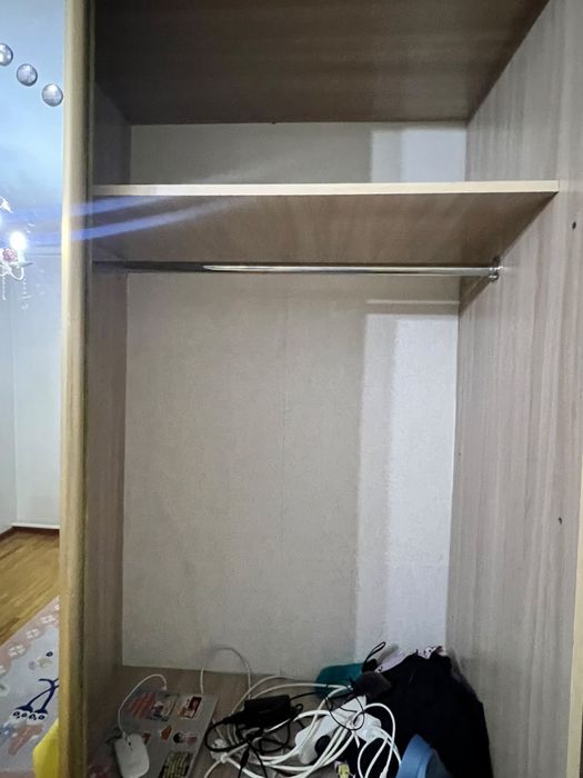 Продам шкаф с раздвижными дверями