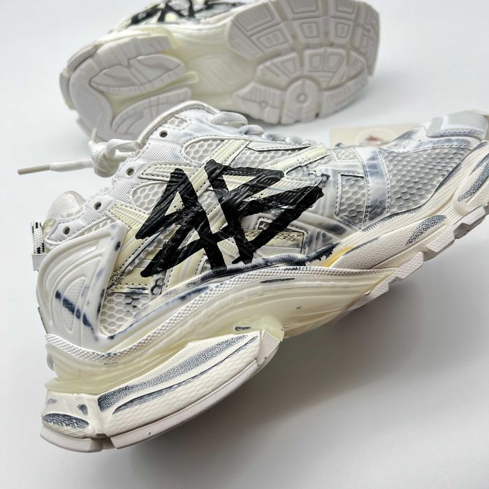 Balenciaga Runner Graffiti White