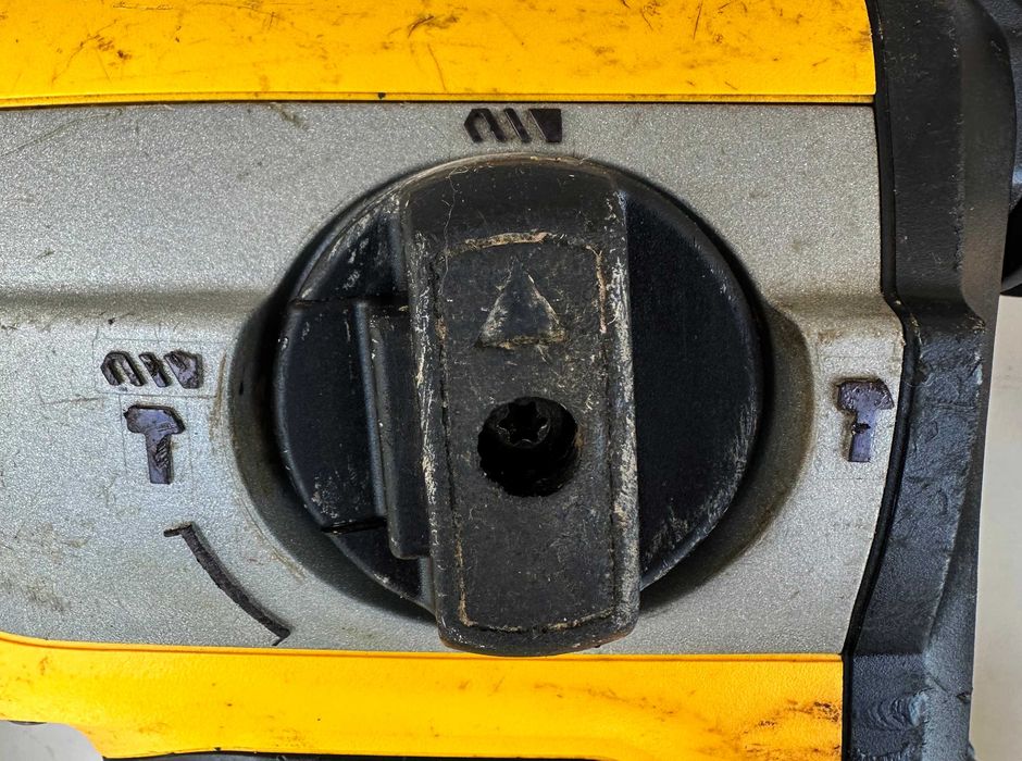 Dewalt D25415 - Електрически перфоратор 1000W 4.2J SDS Plus