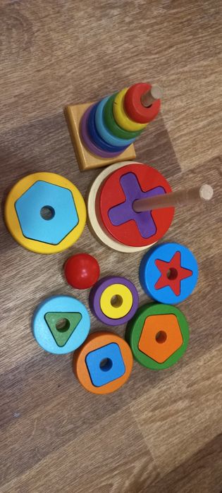 Пирамидка, кубики, стаканчики. Развивающие игрушки