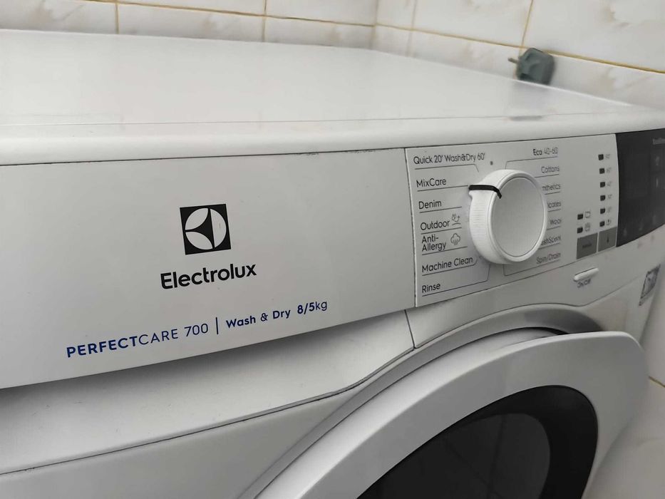 masina de spalat rufe ELECTROLUX cu uscator, in garantie, Clasa energetică A