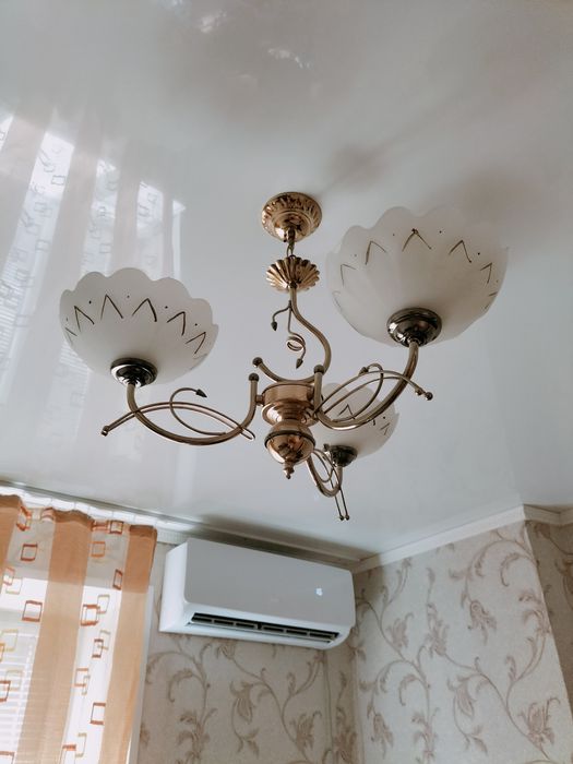 Продам люстры в отличном состоянии