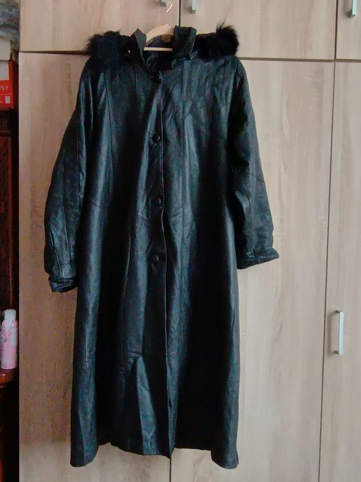 Продавам дамско палто от естествена кожа