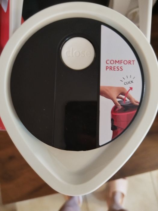 Термос с помпа Tefal