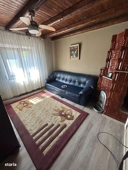 De vanzare casa la 5 min de Roman, 3 camere,teren de 817mp,Pret 99000e