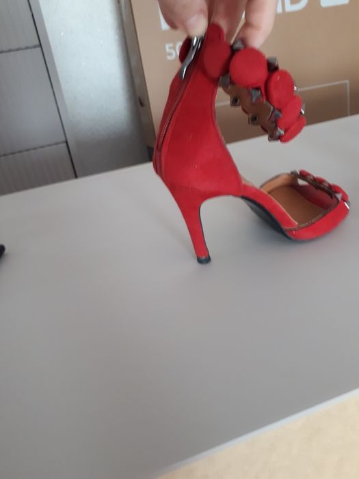 Босоножки открытые