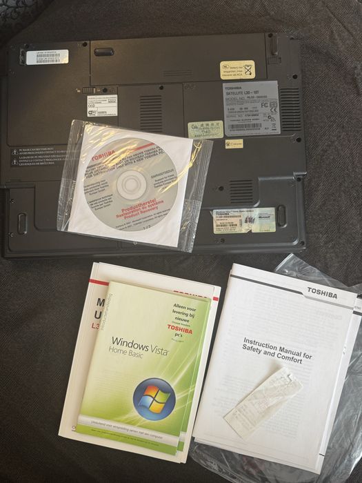 Toshiba Satellite L30-10T + оригинален recovery диск