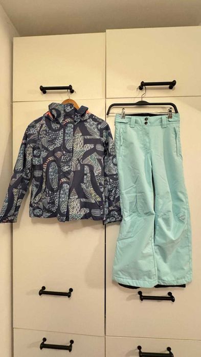 Costum schi copii (geacă Roxy și pantaloni Rossignol)