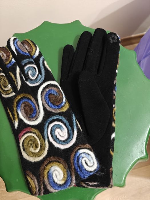 Цветни ръкавици чисто нови