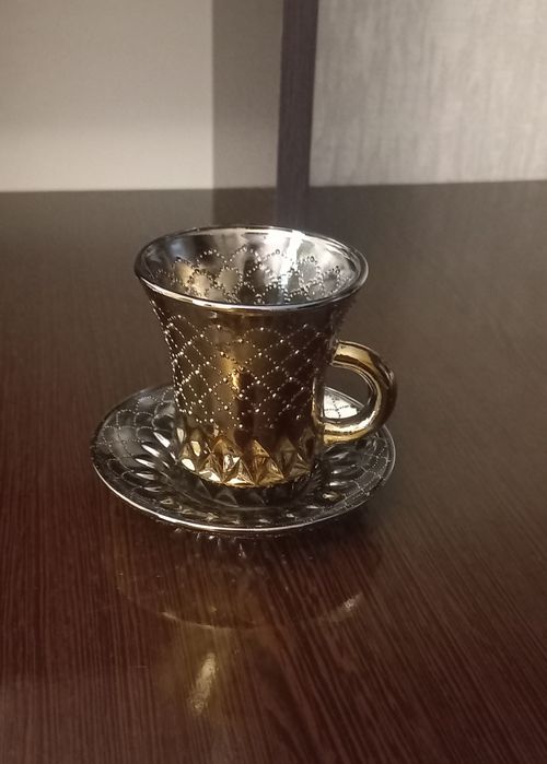 Кофейные чашки и вазочки