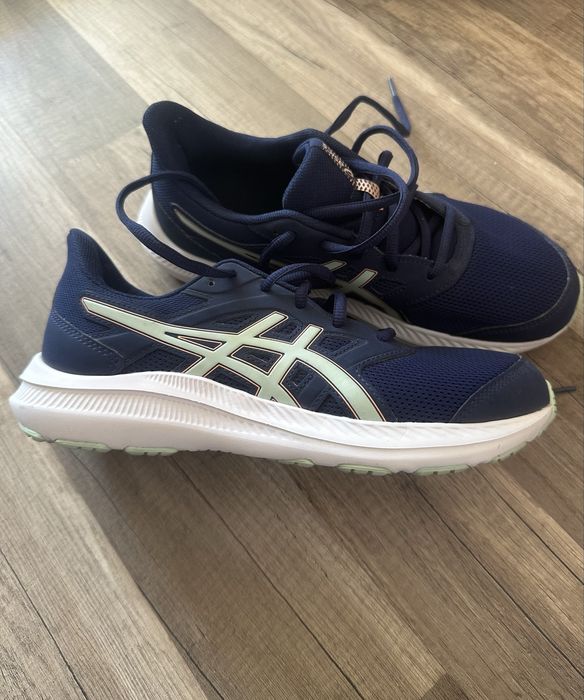 Спорни обувки/маратонки Asics 38 номер