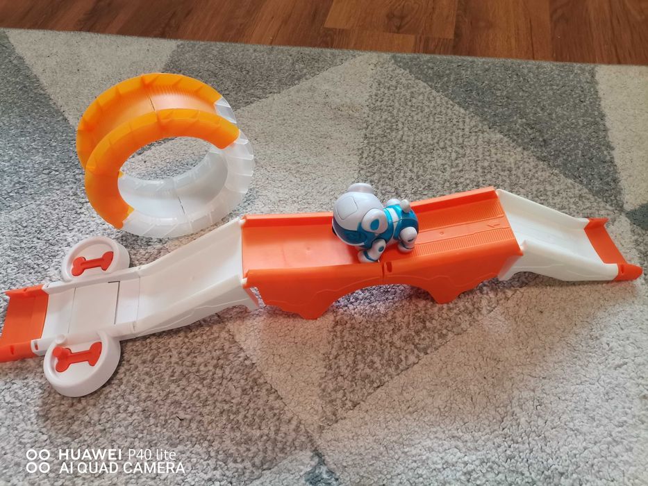 Игра писта с кученце