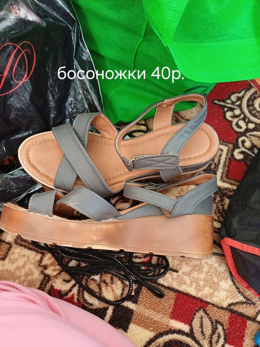 Отдам даром обувь