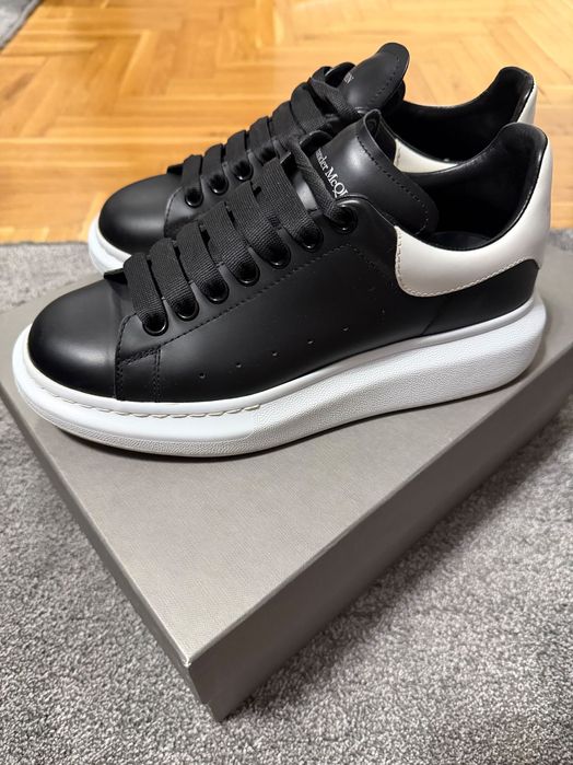 Alexander McQueen сериен номер 553680