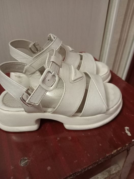 Продаю летнее сандали на девочку