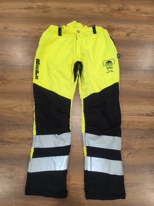 Pantaloni de lucru reflectorizanti cu protectie