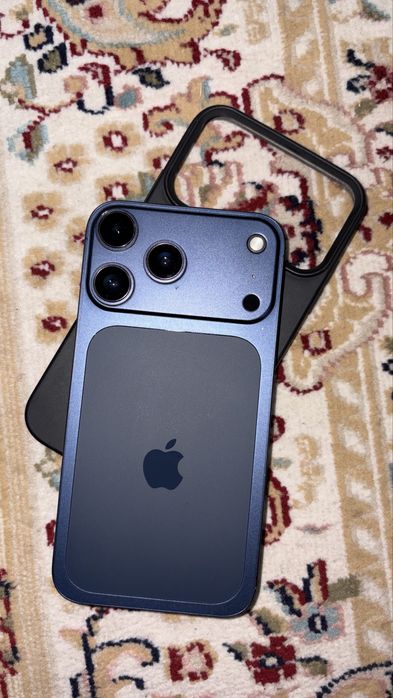 Продам iPhone XR в панели iPhone 17.