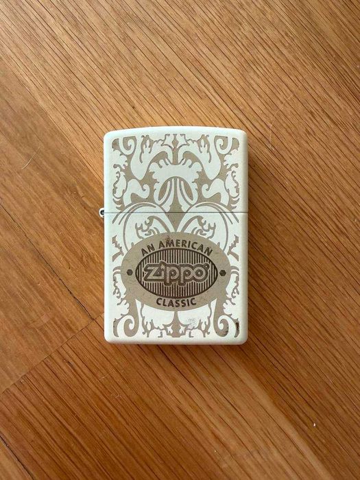 Brichetă originală Zippo 216 An American Classic Cream (Made in USA)