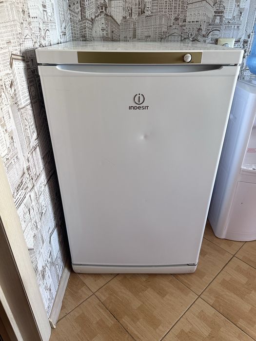 Морозильная камера Indesit.