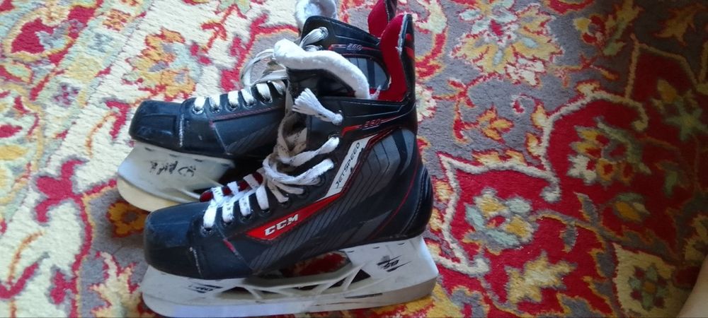 Продаю хоккейные коньки
