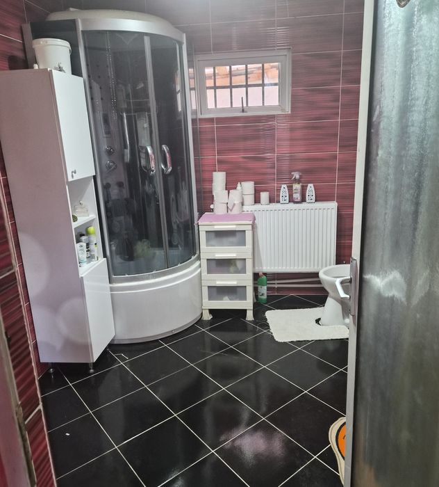 Vând casă in comuna modelu